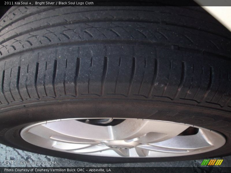 Bright Silver / Black Soul Logo Cloth 2011 Kia Soul +