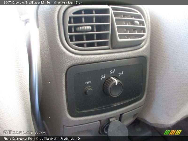 Summit White / Light Gray 2007 Chevrolet TrailBlazer LS