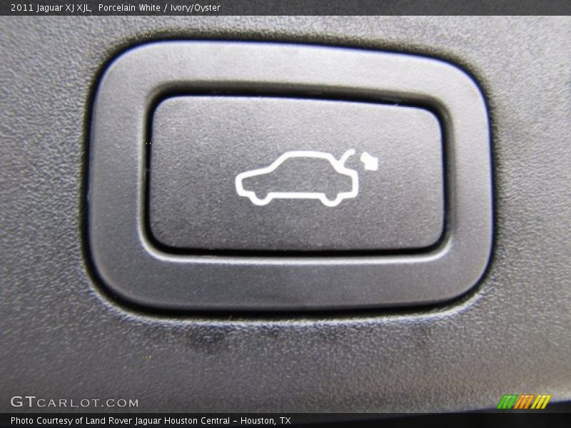 Porcelain White / Ivory/Oyster 2011 Jaguar XJ XJL