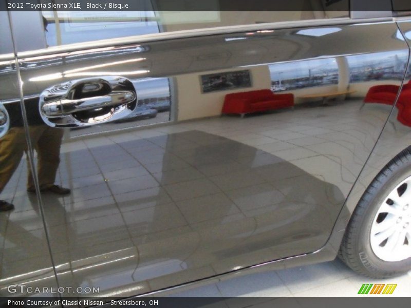 Black / Bisque 2012 Toyota Sienna XLE