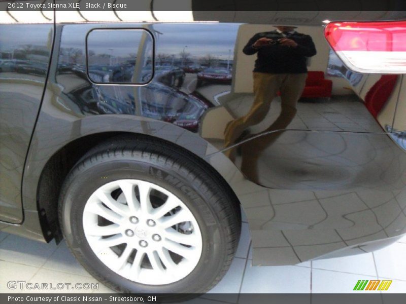 Black / Bisque 2012 Toyota Sienna XLE