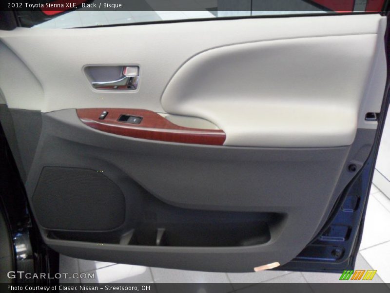 Black / Bisque 2012 Toyota Sienna XLE