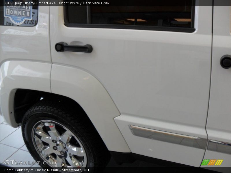 Bright White / Dark Slate Gray 2012 Jeep Liberty Limited 4x4