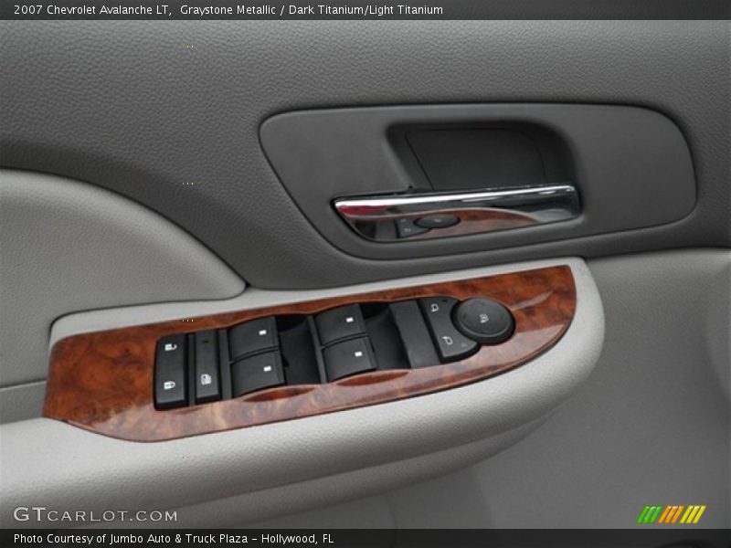 Graystone Metallic / Dark Titanium/Light Titanium 2007 Chevrolet Avalanche LT