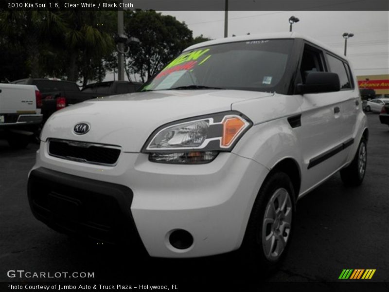 Clear White / Black Cloth 2010 Kia Soul 1.6