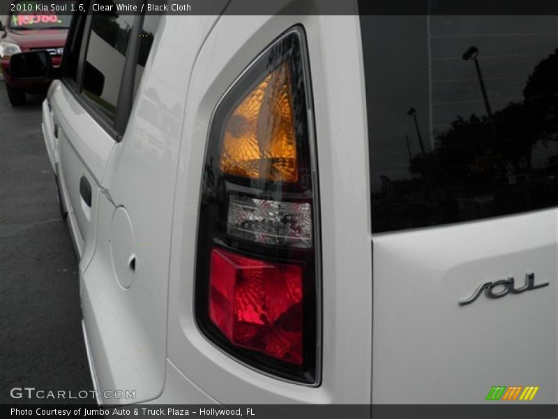 Clear White / Black Cloth 2010 Kia Soul 1.6