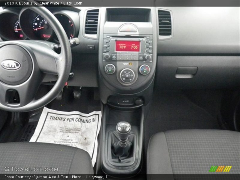 Clear White / Black Cloth 2010 Kia Soul 1.6