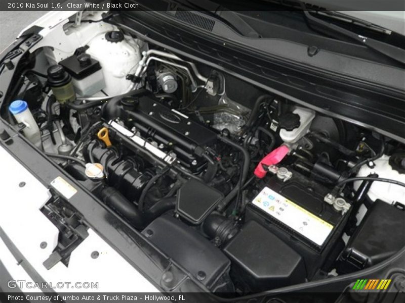 Clear White / Black Cloth 2010 Kia Soul 1.6