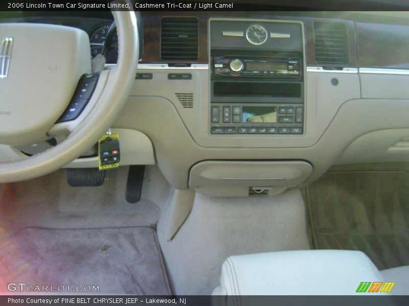 Cashmere Tri-Coat / Light Camel 2006 Lincoln Town Car Signature Limited