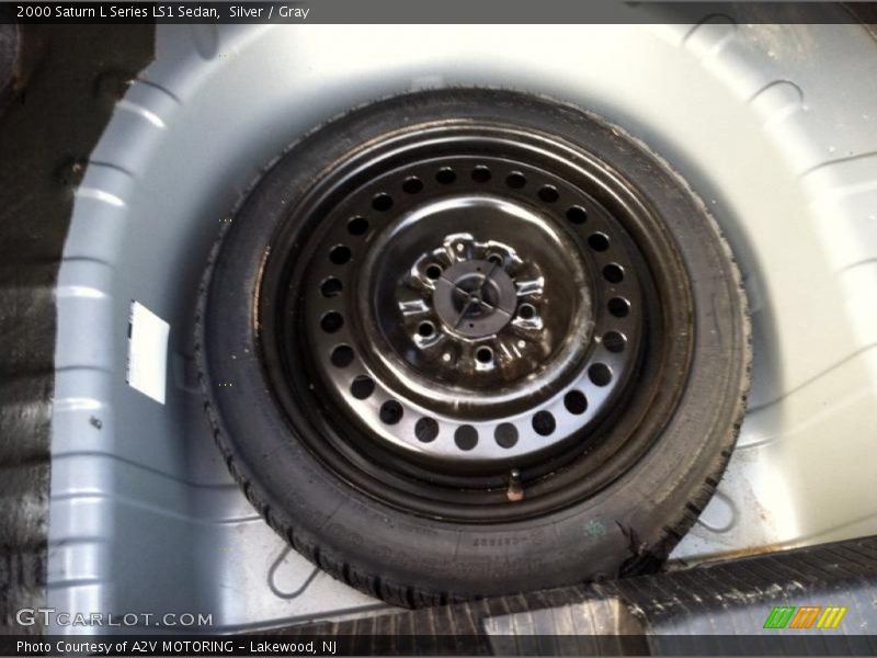 Silver / Gray 2000 Saturn L Series LS1 Sedan