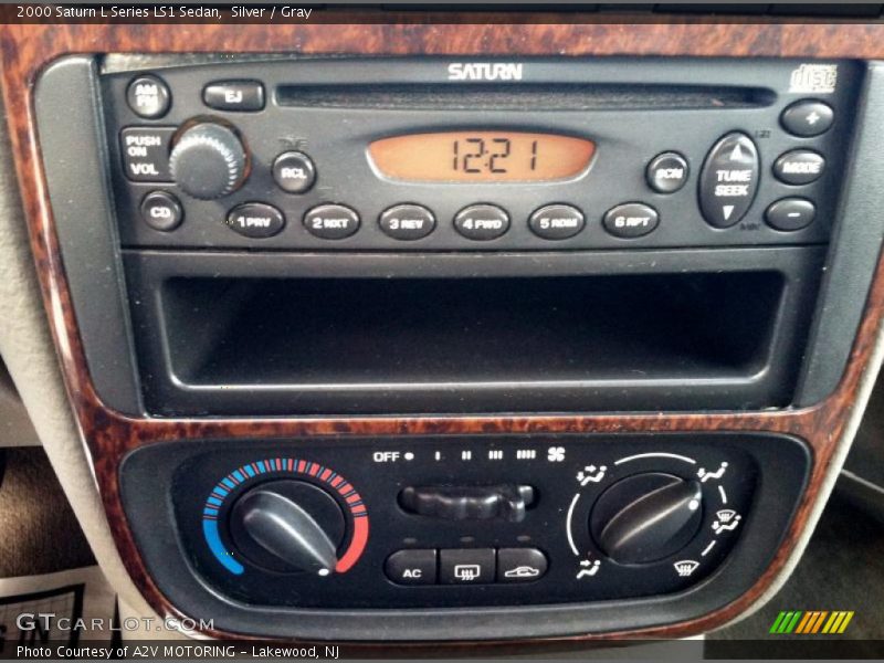 Silver / Gray 2000 Saturn L Series LS1 Sedan