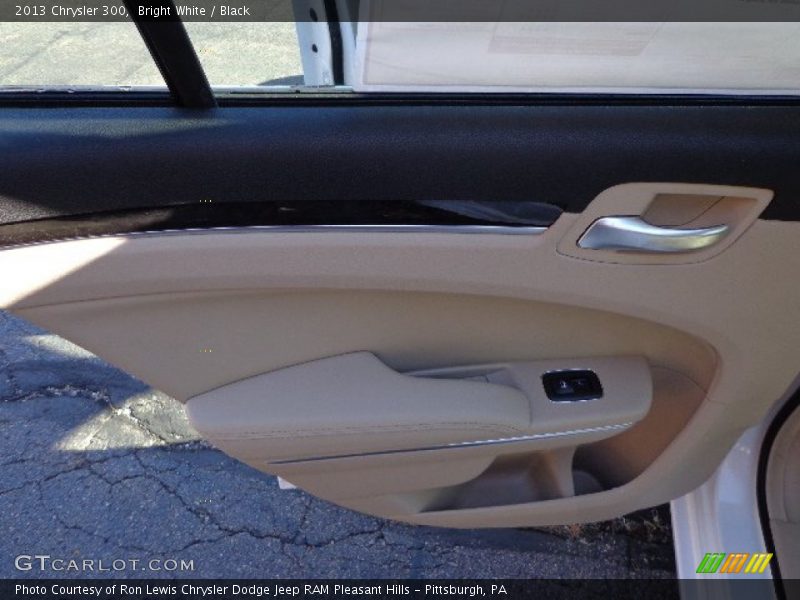 Bright White / Black 2013 Chrysler 300