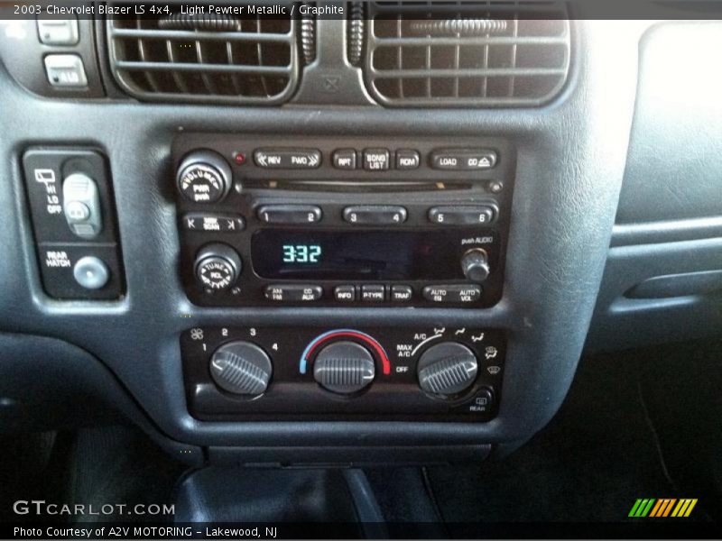 Light Pewter Metallic / Graphite 2003 Chevrolet Blazer LS 4x4