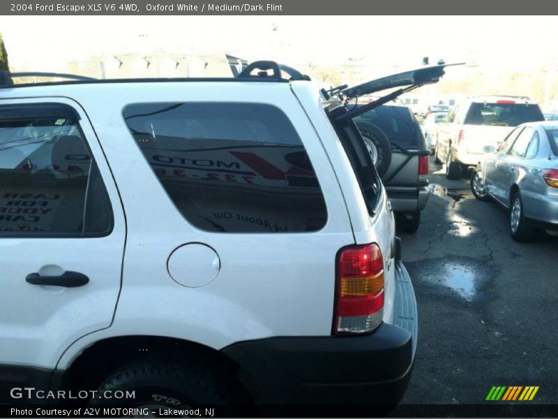 Oxford White / Medium/Dark Flint 2004 Ford Escape XLS V6 4WD