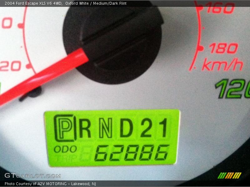 Oxford White / Medium/Dark Flint 2004 Ford Escape XLS V6 4WD