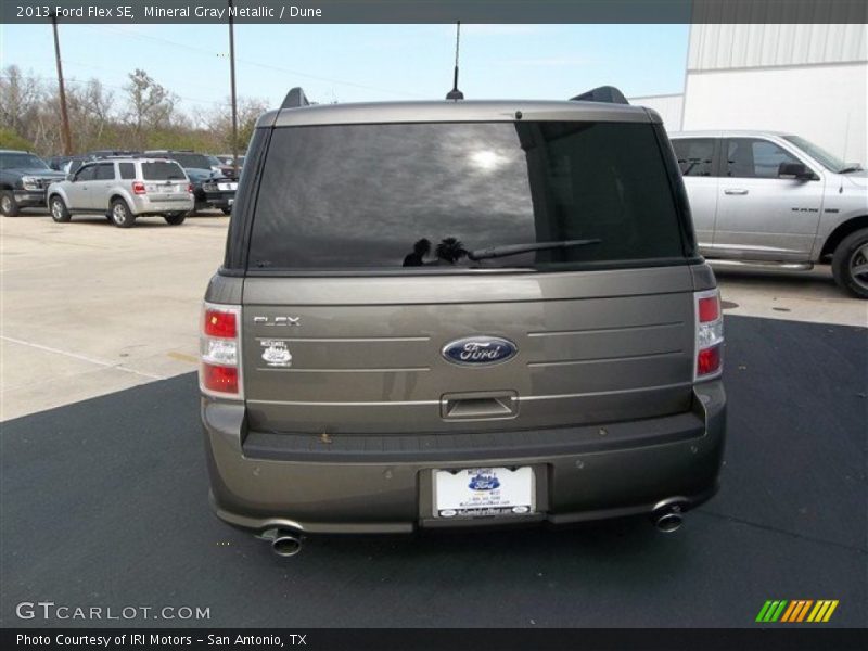 Mineral Gray Metallic / Dune 2013 Ford Flex SE
