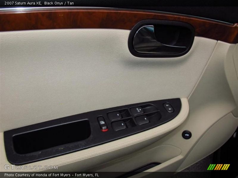 Black Onyx / Tan 2007 Saturn Aura XE