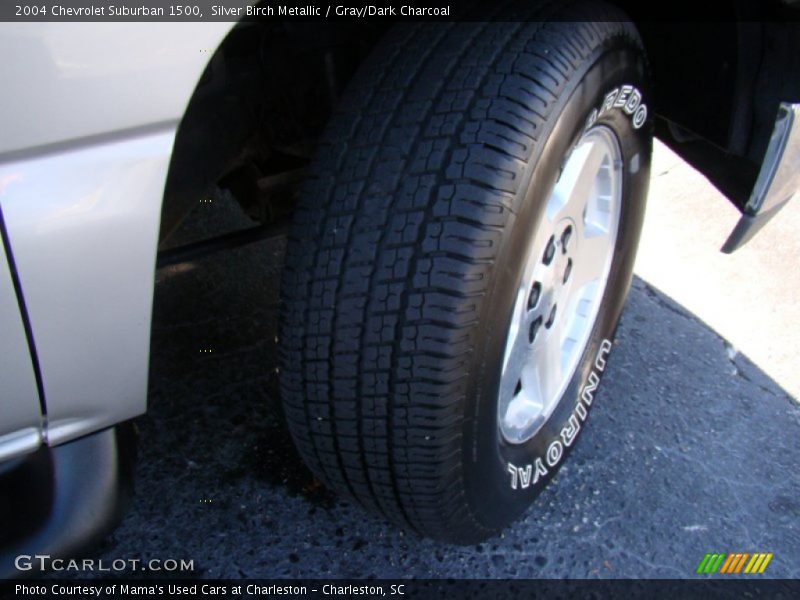 Silver Birch Metallic / Gray/Dark Charcoal 2004 Chevrolet Suburban 1500