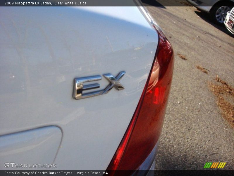 Clear White / Beige 2009 Kia Spectra EX Sedan