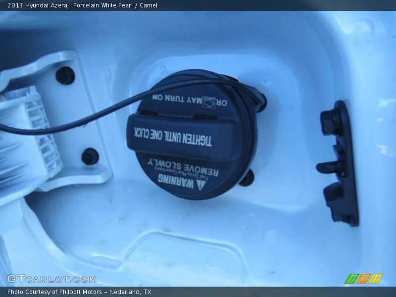 Porcelain White Pearl / Camel 2013 Hyundai Azera