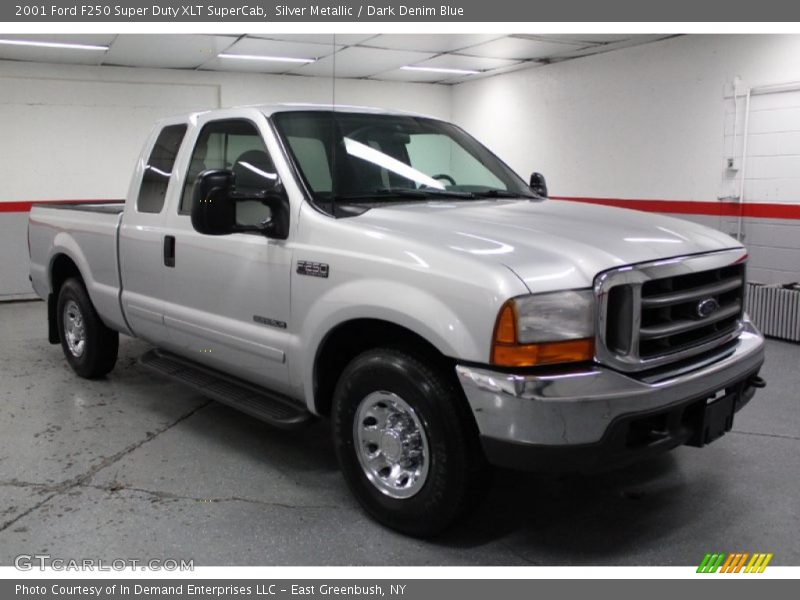 Front 3/4 View of 2001 F250 Super Duty XLT SuperCab