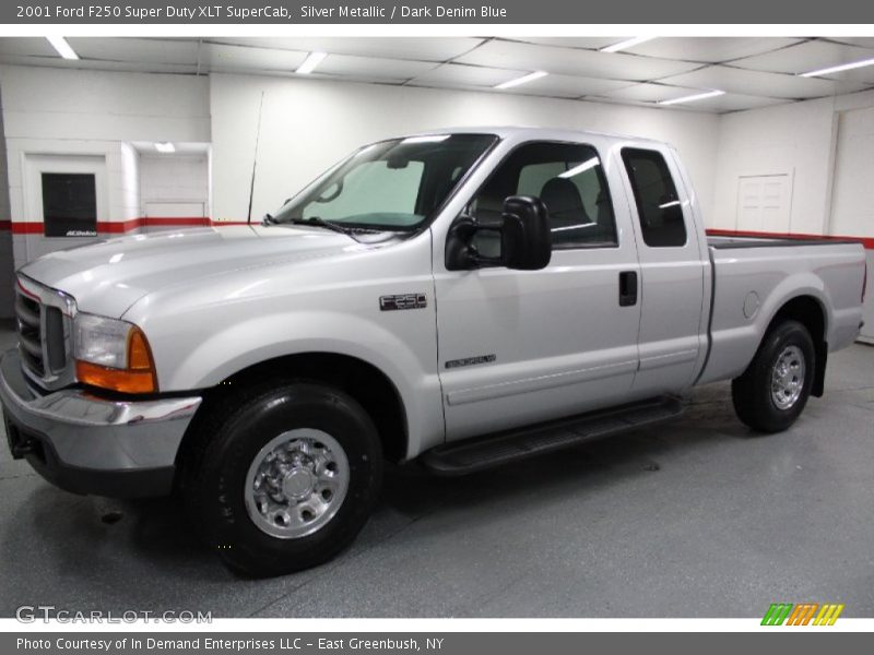 Silver Metallic / Dark Denim Blue 2001 Ford F250 Super Duty XLT SuperCab