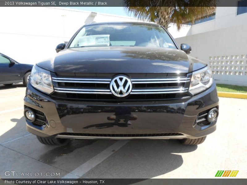 Deep Black Metallic / Black 2013 Volkswagen Tiguan SE