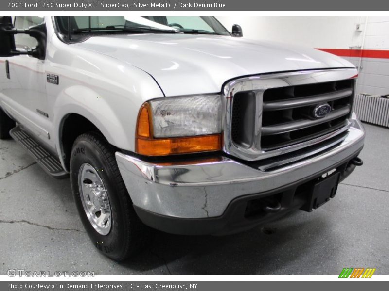 Silver Metallic / Dark Denim Blue 2001 Ford F250 Super Duty XLT SuperCab