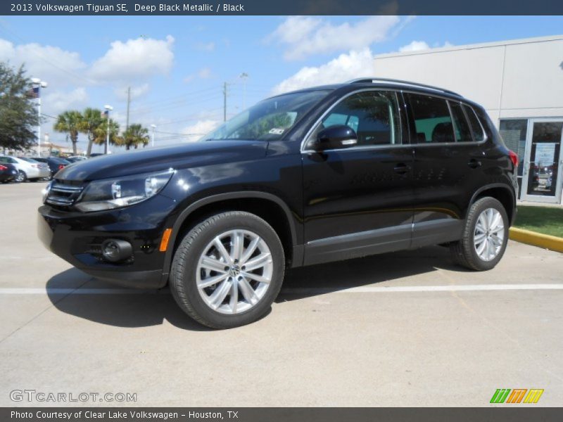 Deep Black Metallic / Black 2013 Volkswagen Tiguan SE