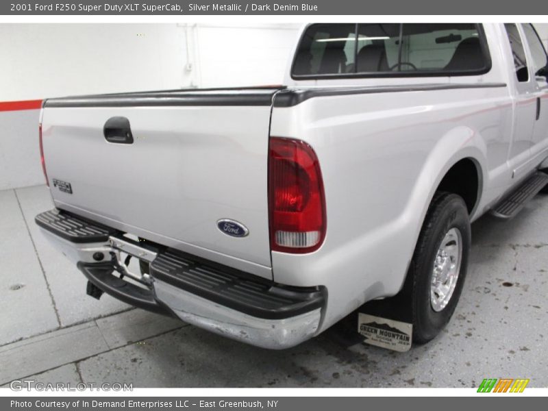Silver Metallic / Dark Denim Blue 2001 Ford F250 Super Duty XLT SuperCab