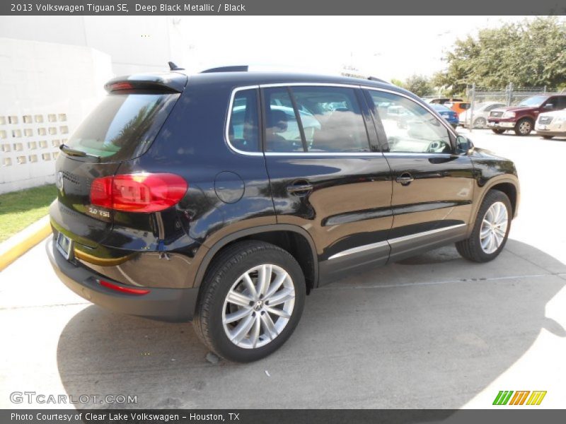 Deep Black Metallic / Black 2013 Volkswagen Tiguan SE