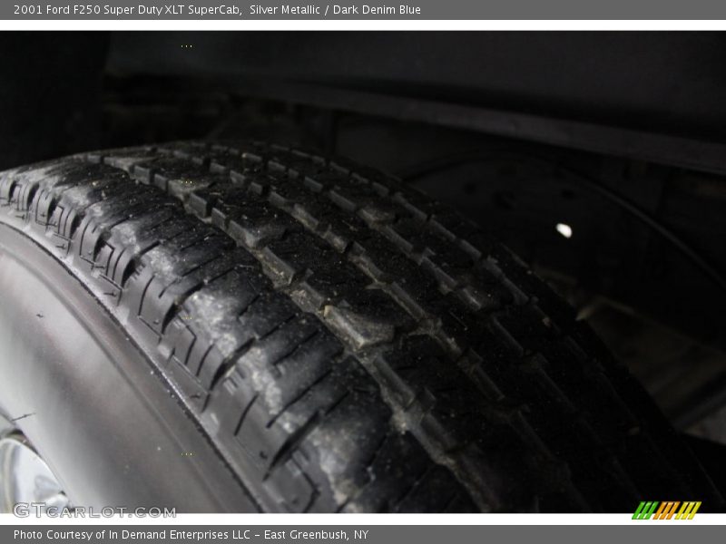 Silver Metallic / Dark Denim Blue 2001 Ford F250 Super Duty XLT SuperCab