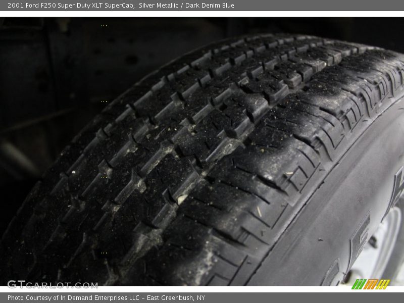 Silver Metallic / Dark Denim Blue 2001 Ford F250 Super Duty XLT SuperCab