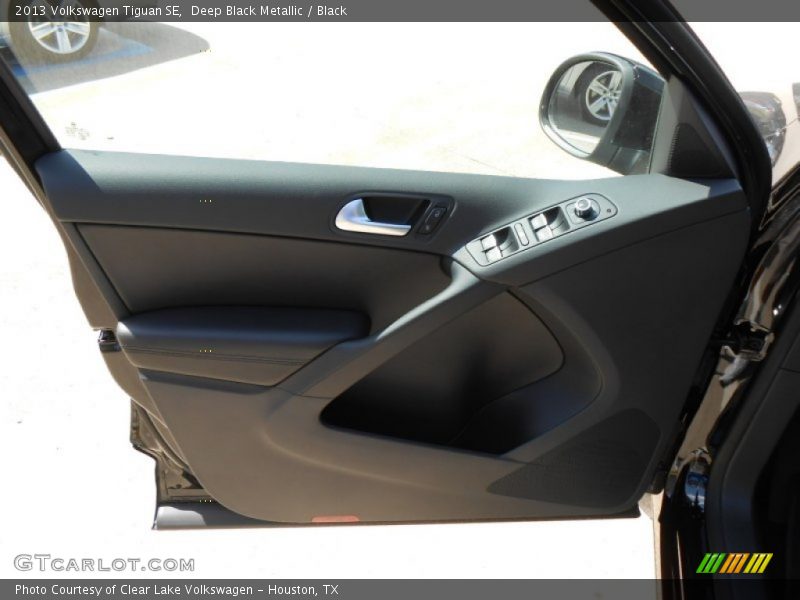 Deep Black Metallic / Black 2013 Volkswagen Tiguan SE