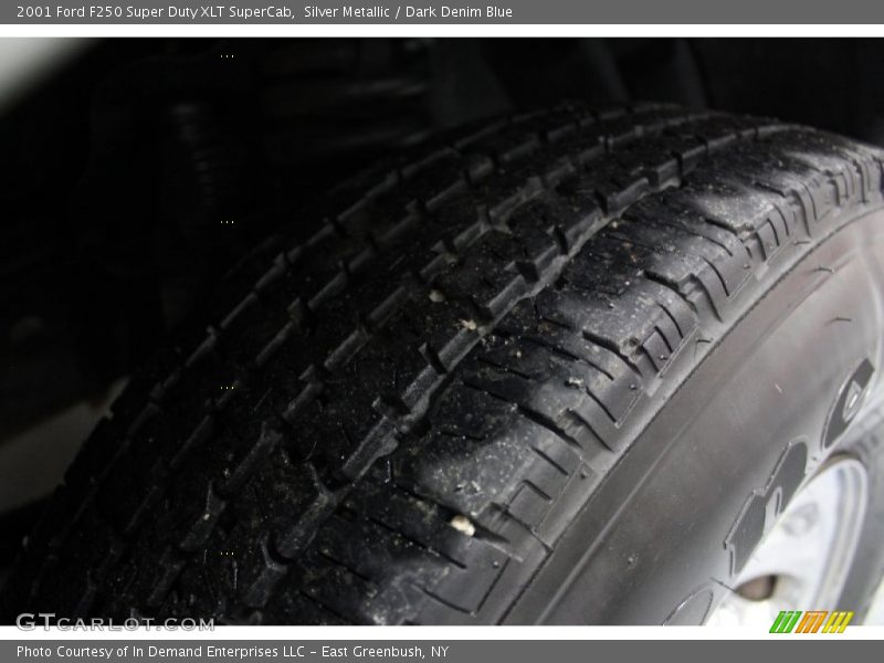 Silver Metallic / Dark Denim Blue 2001 Ford F250 Super Duty XLT SuperCab