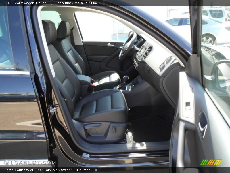 Deep Black Metallic / Black 2013 Volkswagen Tiguan SE