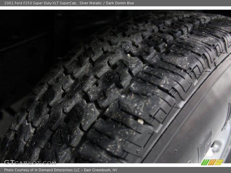 Silver Metallic / Dark Denim Blue 2001 Ford F250 Super Duty XLT SuperCab
