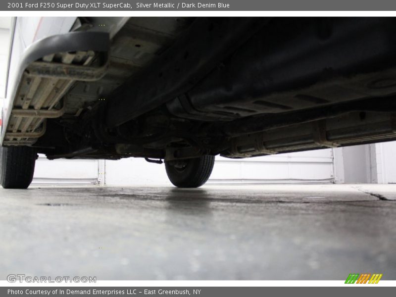 Silver Metallic / Dark Denim Blue 2001 Ford F250 Super Duty XLT SuperCab