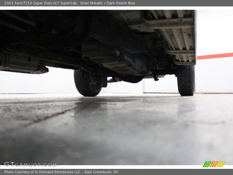 Silver Metallic / Dark Denim Blue 2001 Ford F250 Super Duty XLT SuperCab