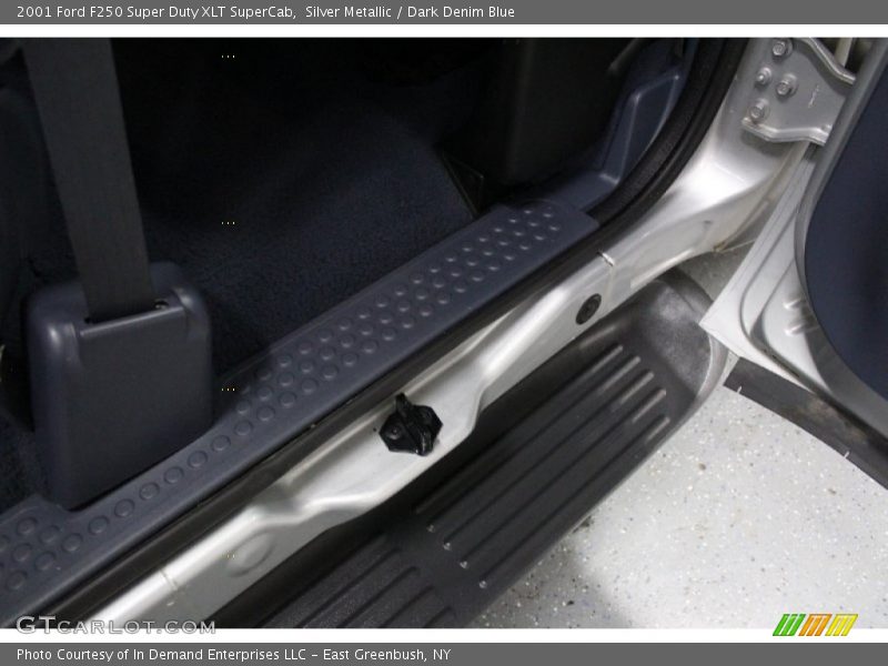Silver Metallic / Dark Denim Blue 2001 Ford F250 Super Duty XLT SuperCab