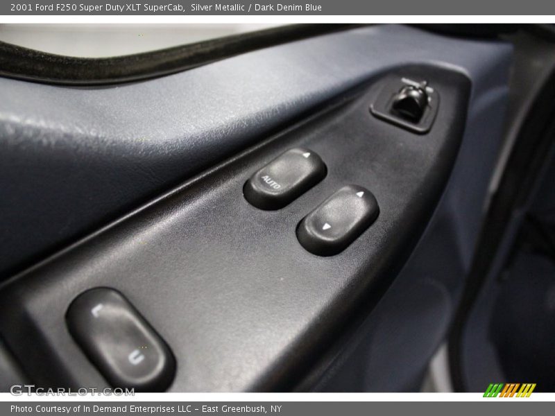 Silver Metallic / Dark Denim Blue 2001 Ford F250 Super Duty XLT SuperCab