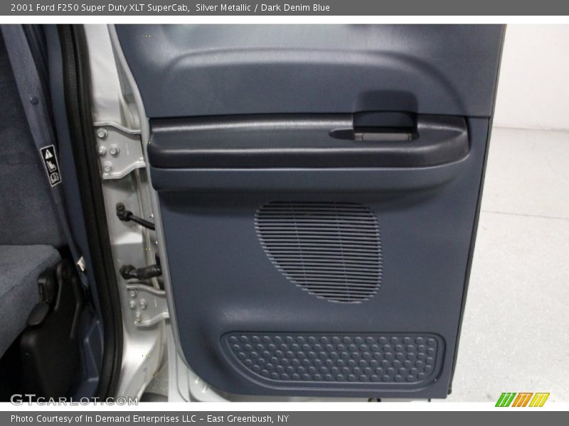 Silver Metallic / Dark Denim Blue 2001 Ford F250 Super Duty XLT SuperCab