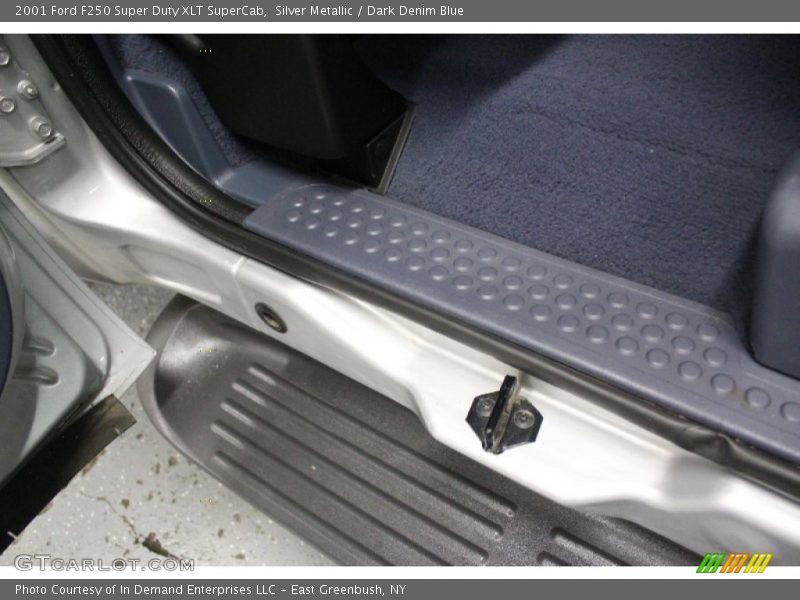 Silver Metallic / Dark Denim Blue 2001 Ford F250 Super Duty XLT SuperCab