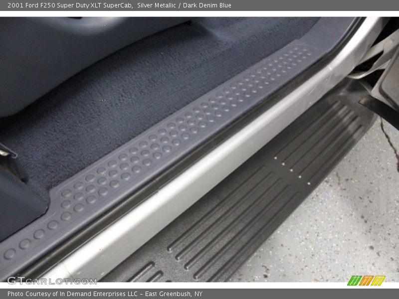 Silver Metallic / Dark Denim Blue 2001 Ford F250 Super Duty XLT SuperCab