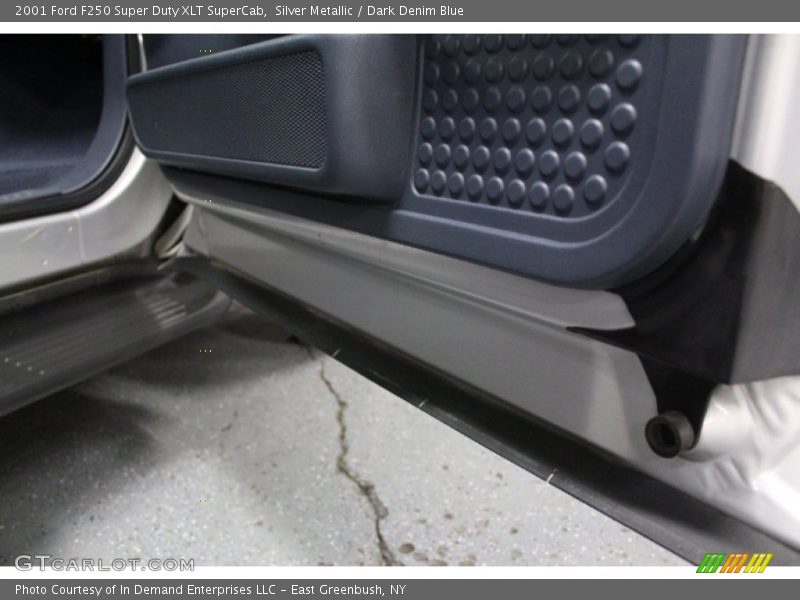 Silver Metallic / Dark Denim Blue 2001 Ford F250 Super Duty XLT SuperCab