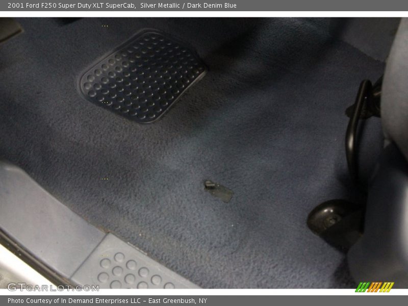 Silver Metallic / Dark Denim Blue 2001 Ford F250 Super Duty XLT SuperCab