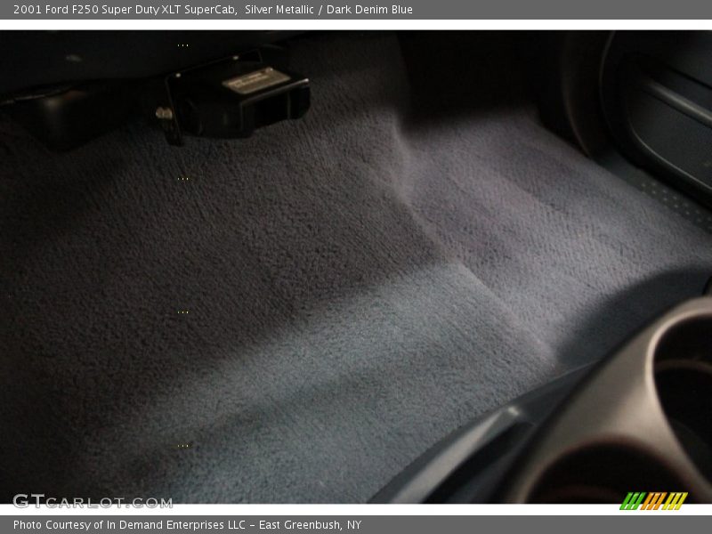 Silver Metallic / Dark Denim Blue 2001 Ford F250 Super Duty XLT SuperCab