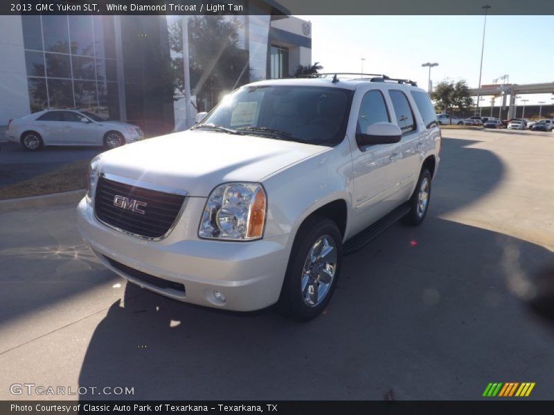 White Diamond Tricoat / Light Tan 2013 GMC Yukon SLT
