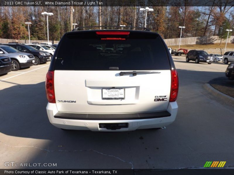 White Diamond Tricoat / Light Tan 2013 GMC Yukon SLT