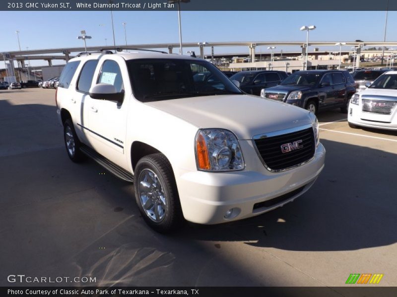White Diamond Tricoat / Light Tan 2013 GMC Yukon SLT